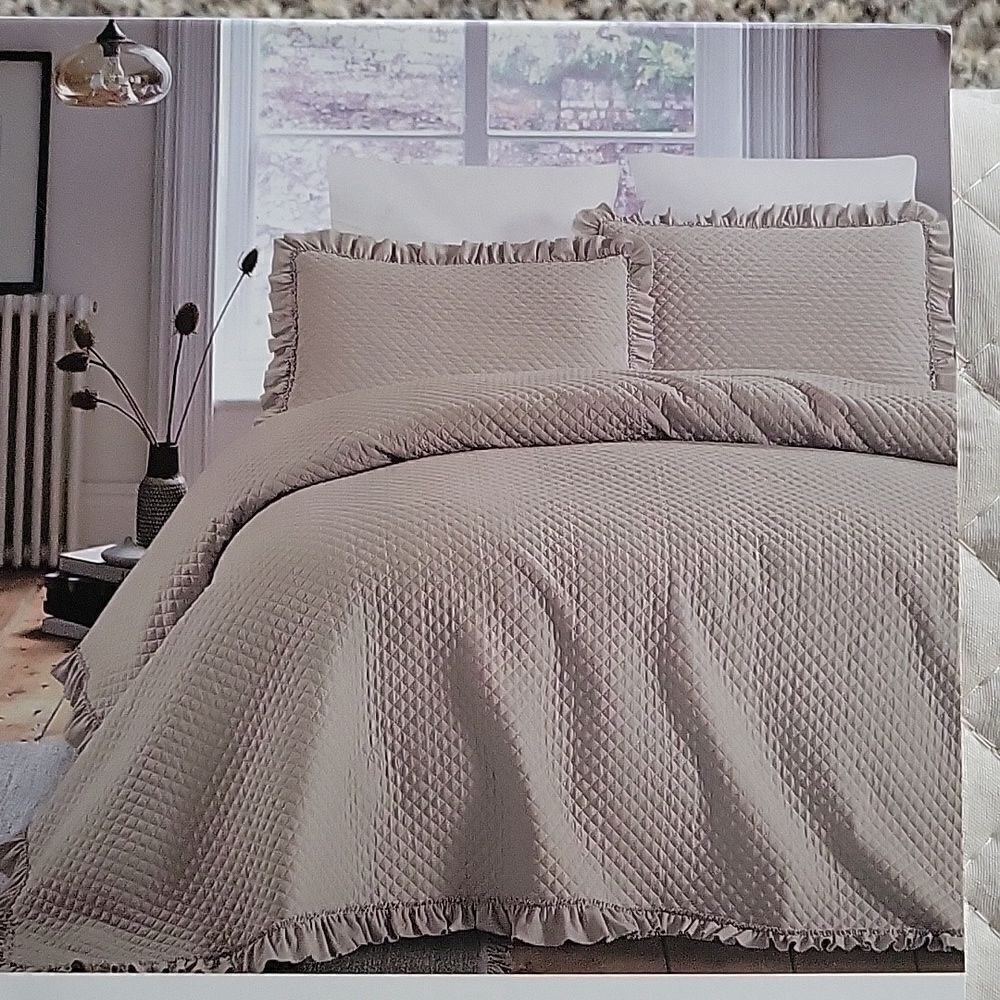 3 Piece Quilt set, Queen size